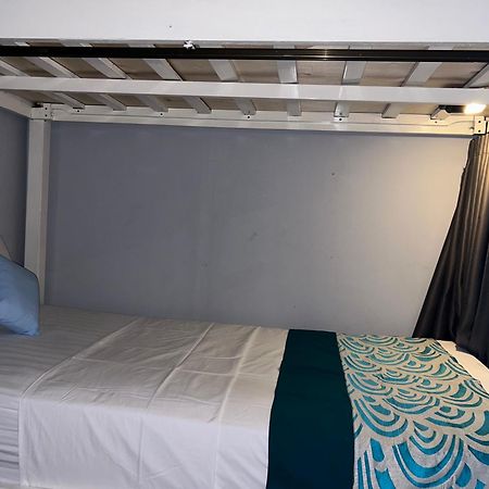 Blue Waves Hostel Amed Ambat エクステリア 写真