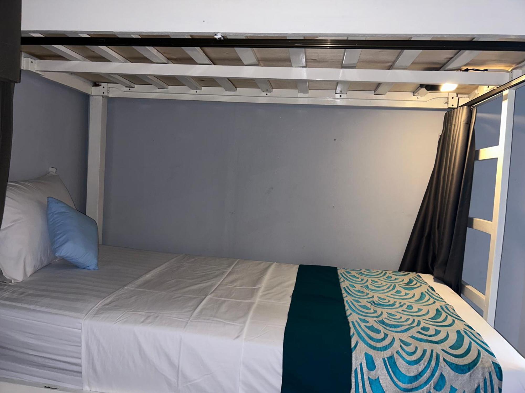 Blue Waves Hostel Amed Ambat エクステリア 写真