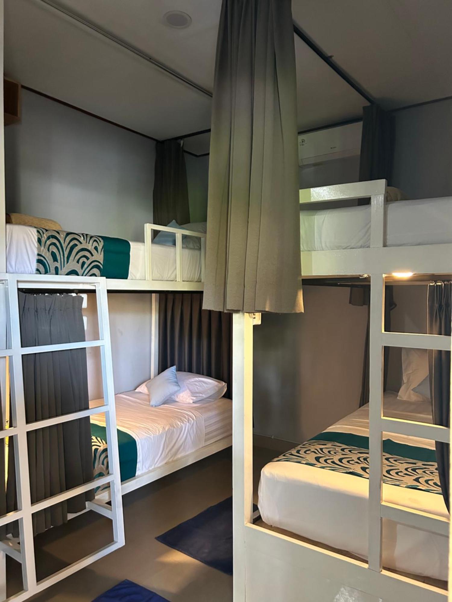 Blue Waves Hostel Amed Ambat エクステリア 写真