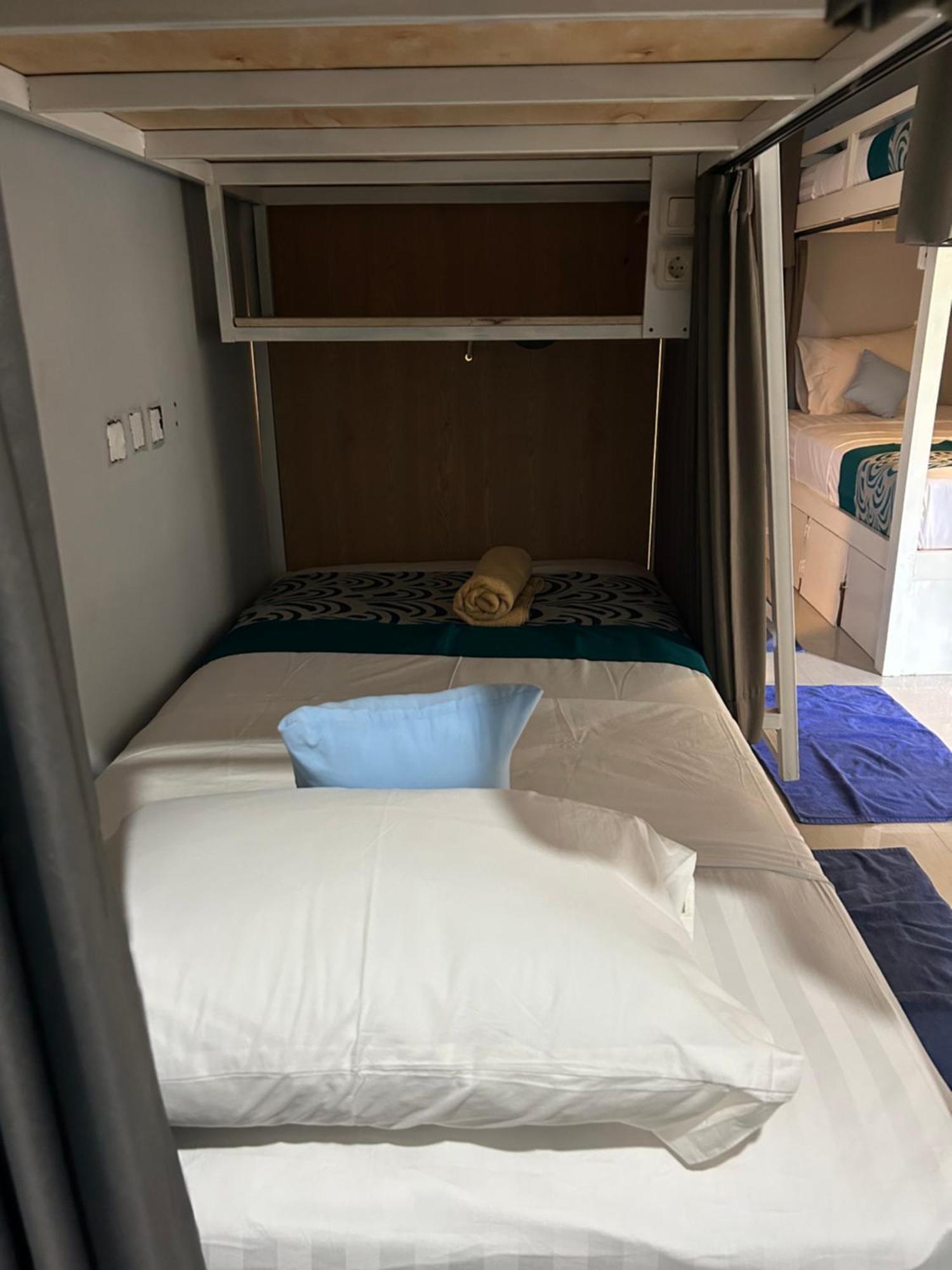 Blue Waves Hostel Amed Ambat エクステリア 写真