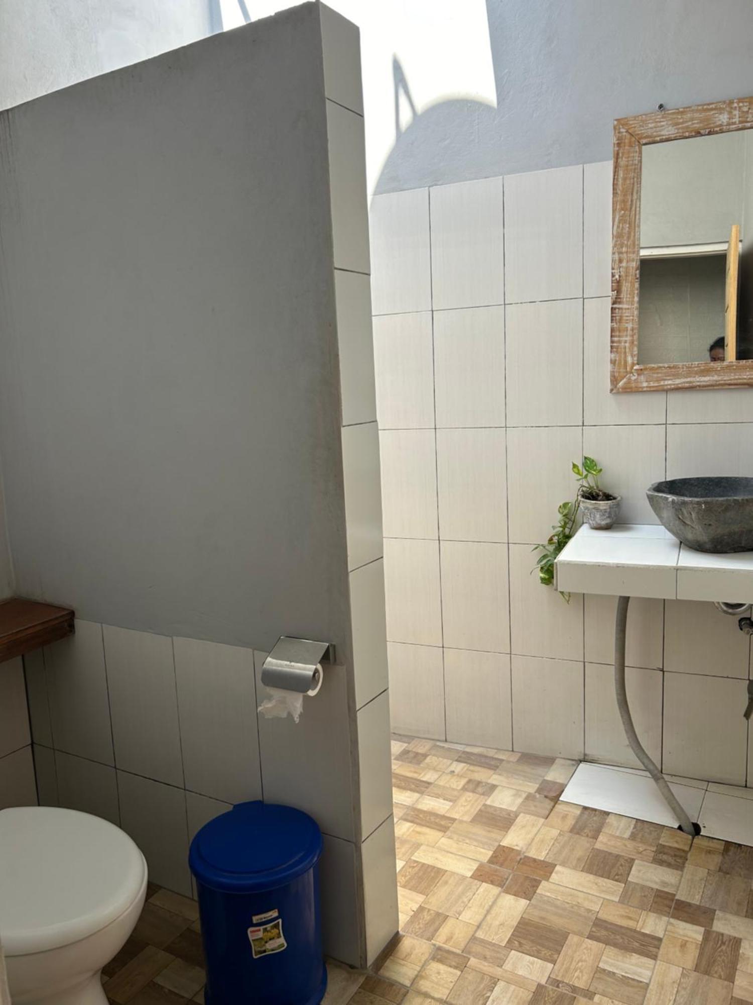 Blue Waves Hostel Amed Ambat エクステリア 写真
