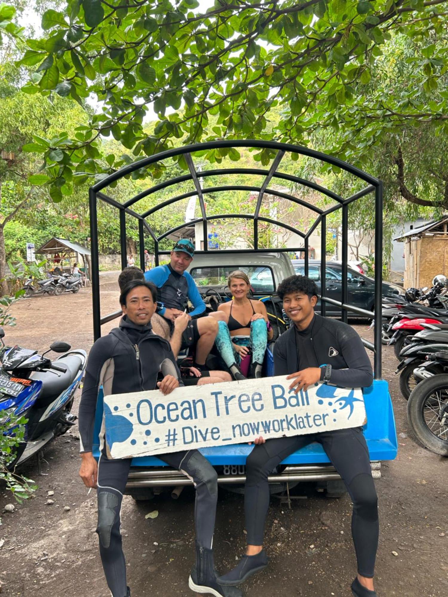 Blue Waves Hostel Amed Ambat エクステリア 写真