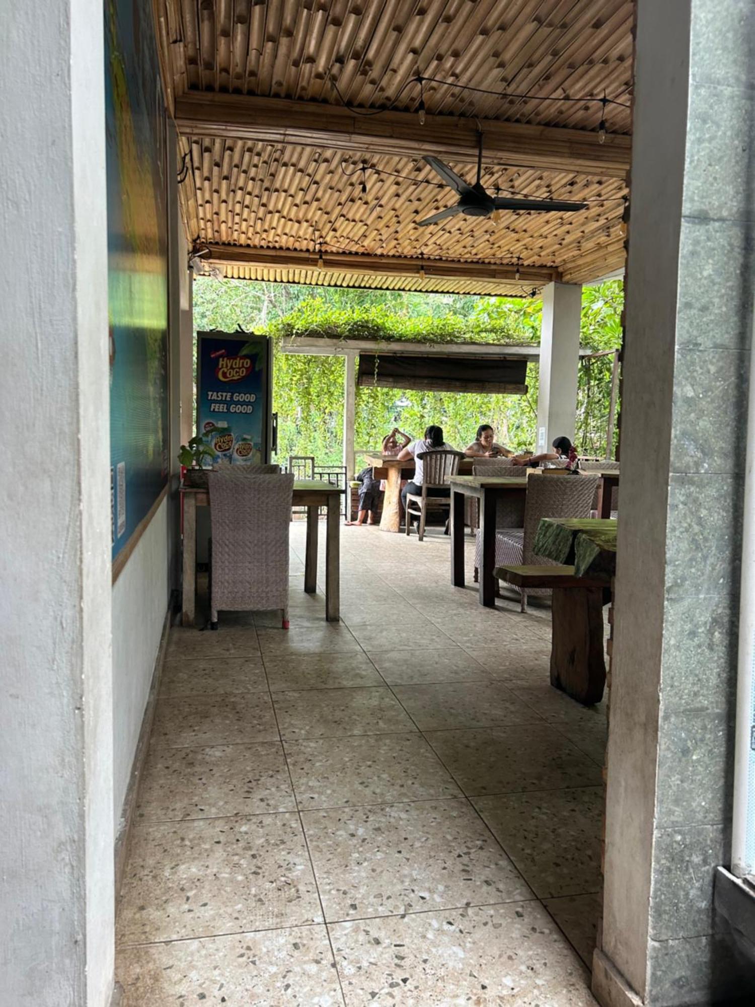 Blue Waves Hostel Amed Ambat エクステリア 写真