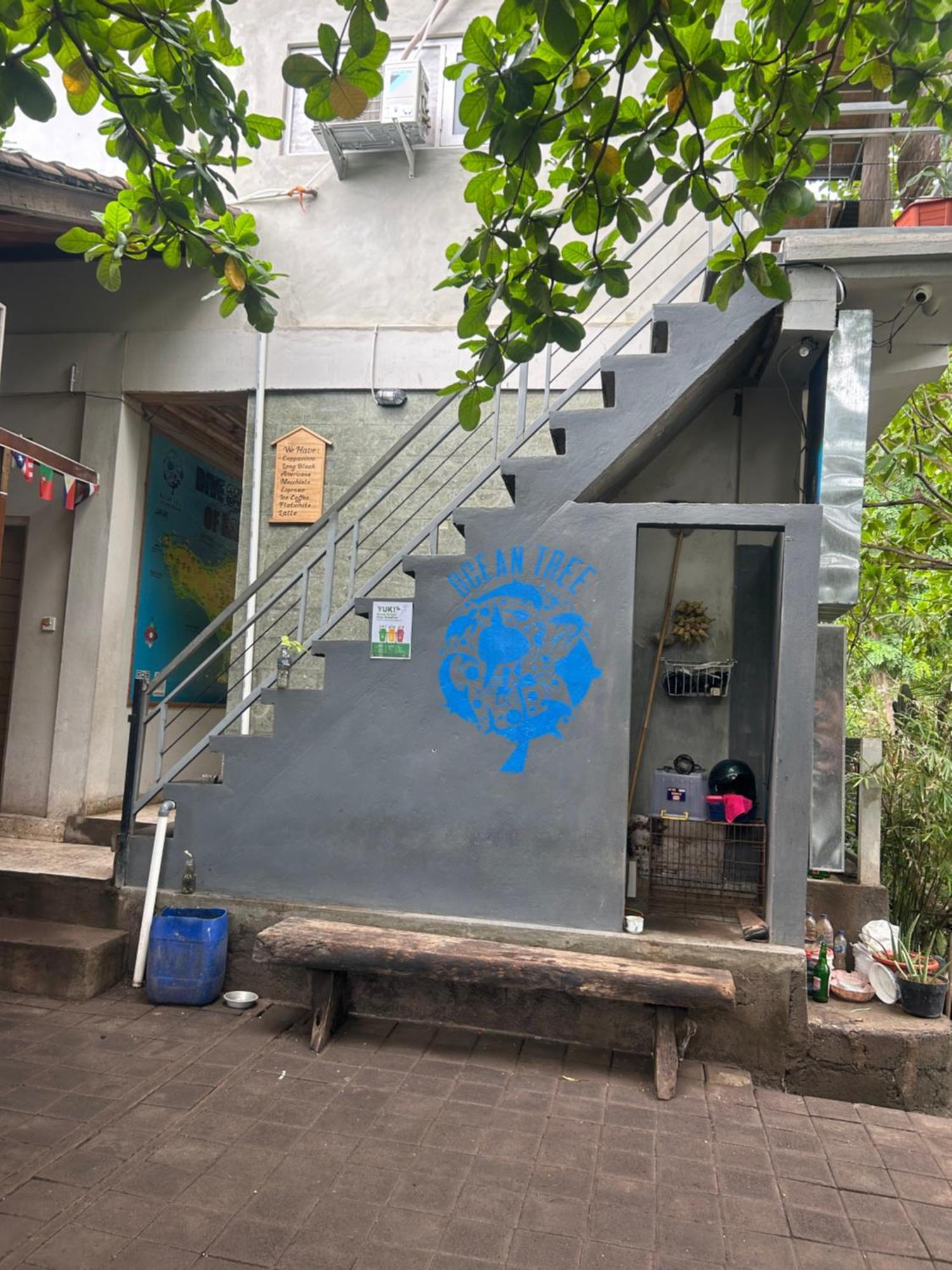 Blue Waves Hostel Amed Ambat エクステリア 写真