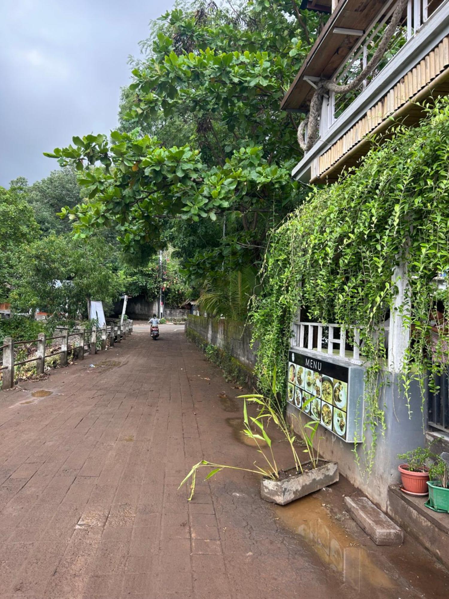 Blue Waves Hostel Amed Ambat エクステリア 写真