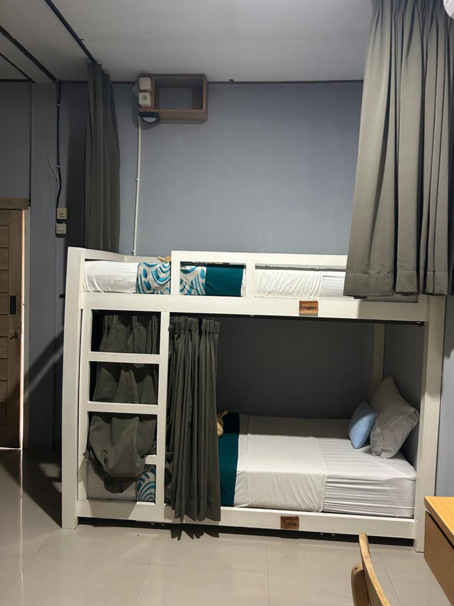 Blue Waves Hostel Amed Ambat エクステリア 写真
