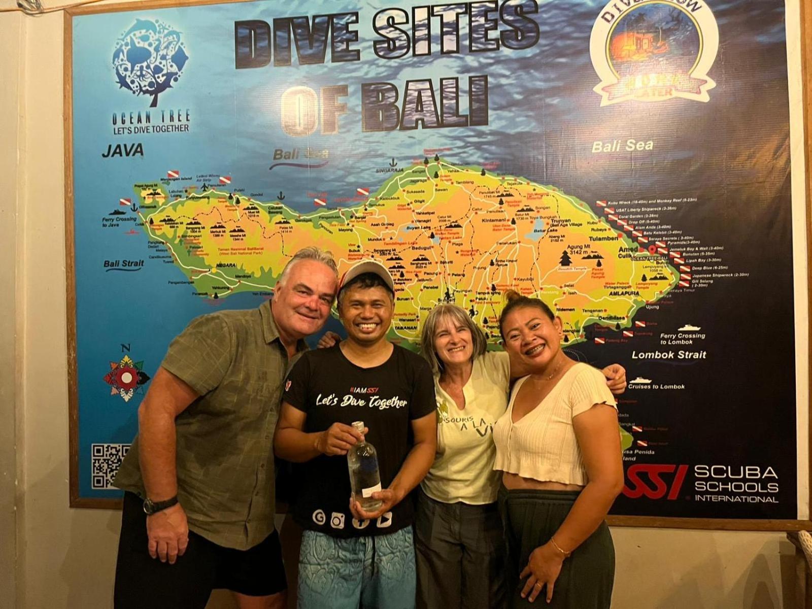 Blue Waves Hostel Amed Ambat エクステリア 写真